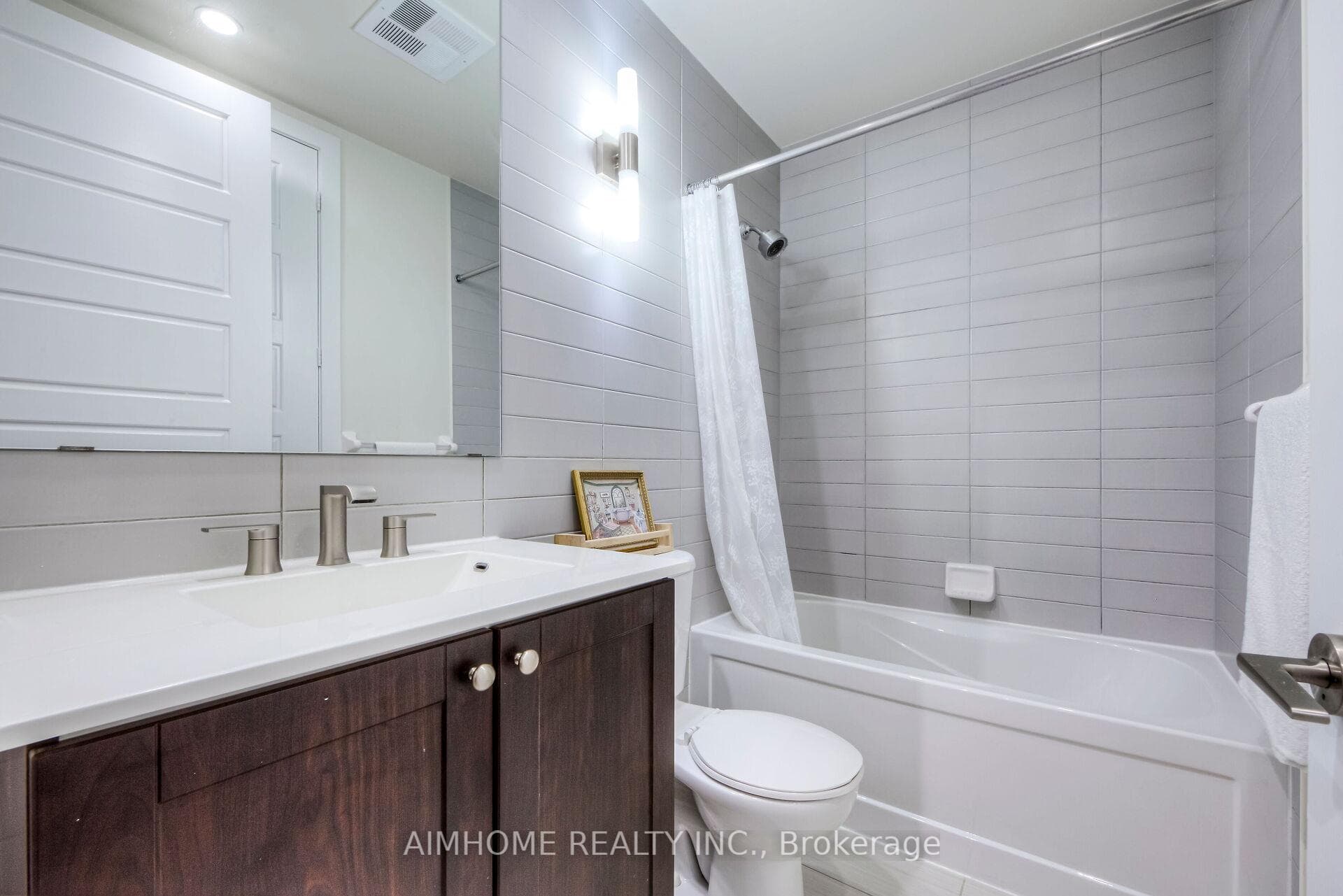 28 Linden Street Unit 209 photo 18