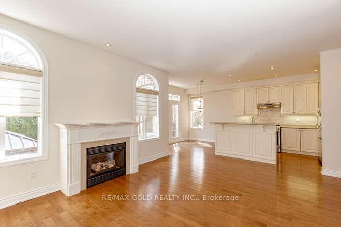 3368 Hayhurst Crescent photo 8