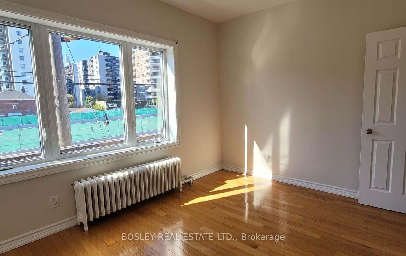 1023 Pape Avenue Unit Upper photo 9