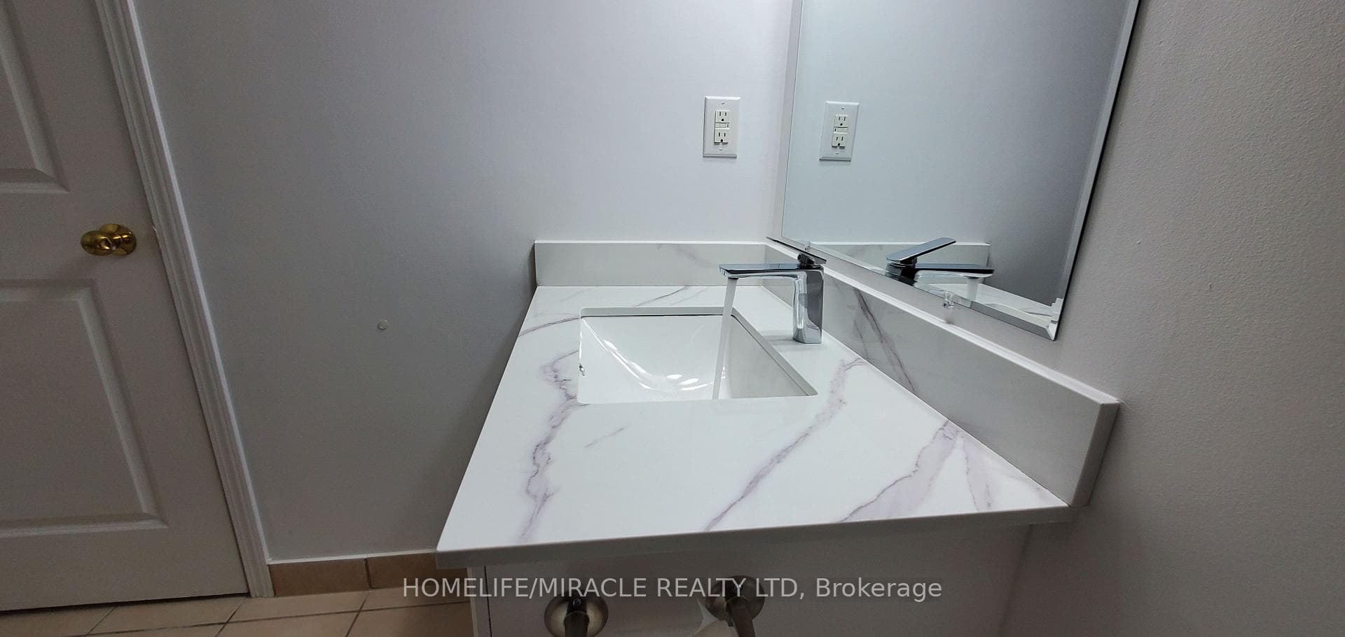 9 George Street Unit 2207 photo 23