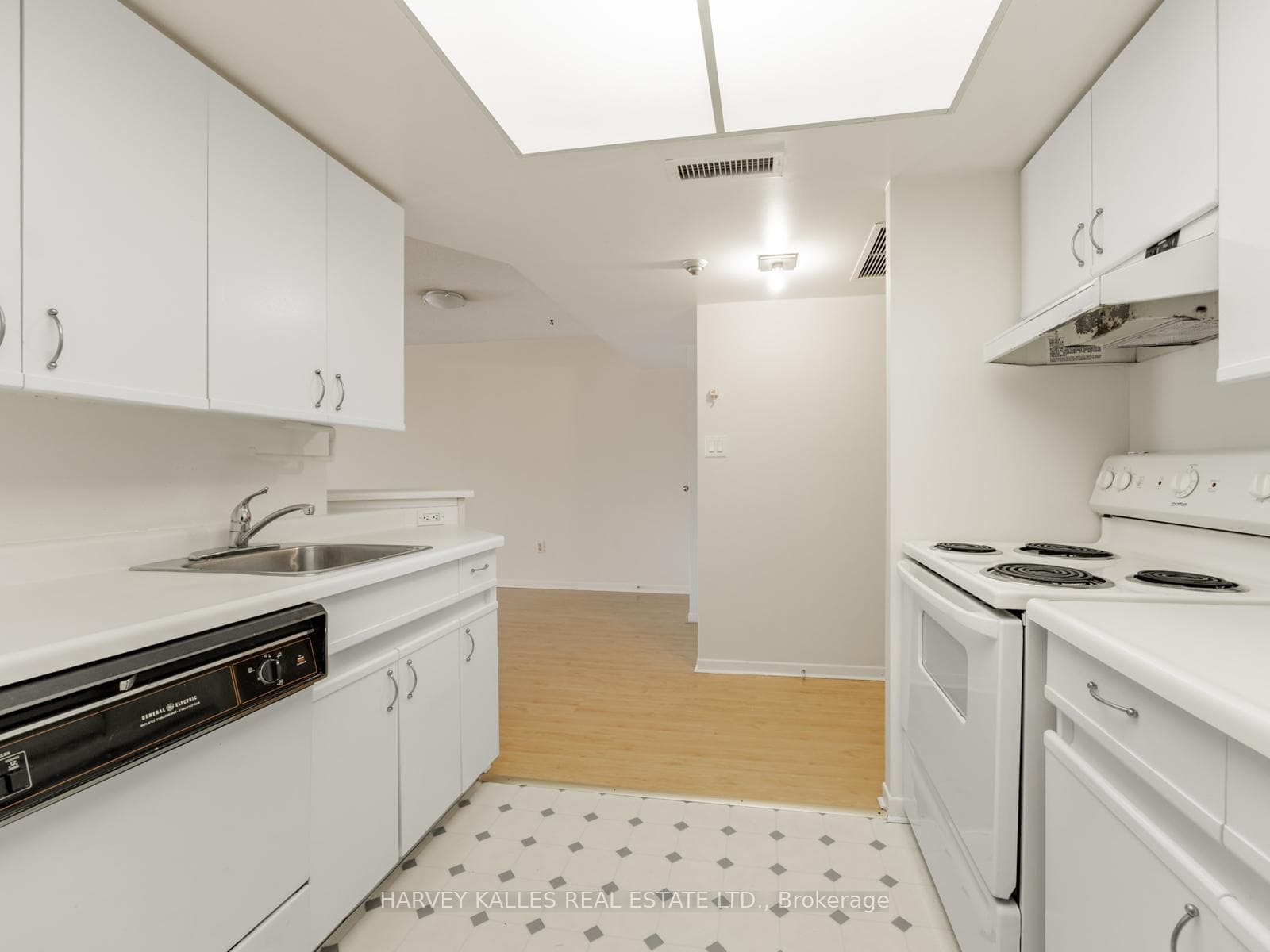 1001 Bay Street Unit 602 photo 7