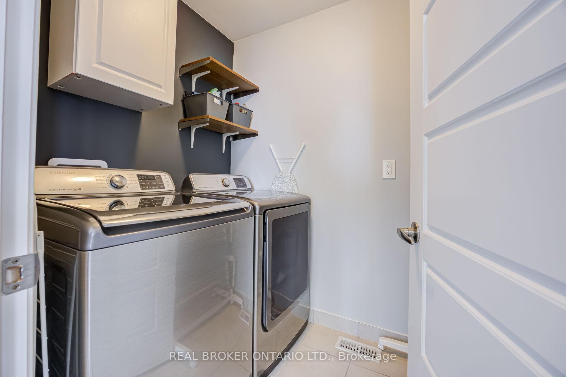 1178 Duignan Crescent photo 23