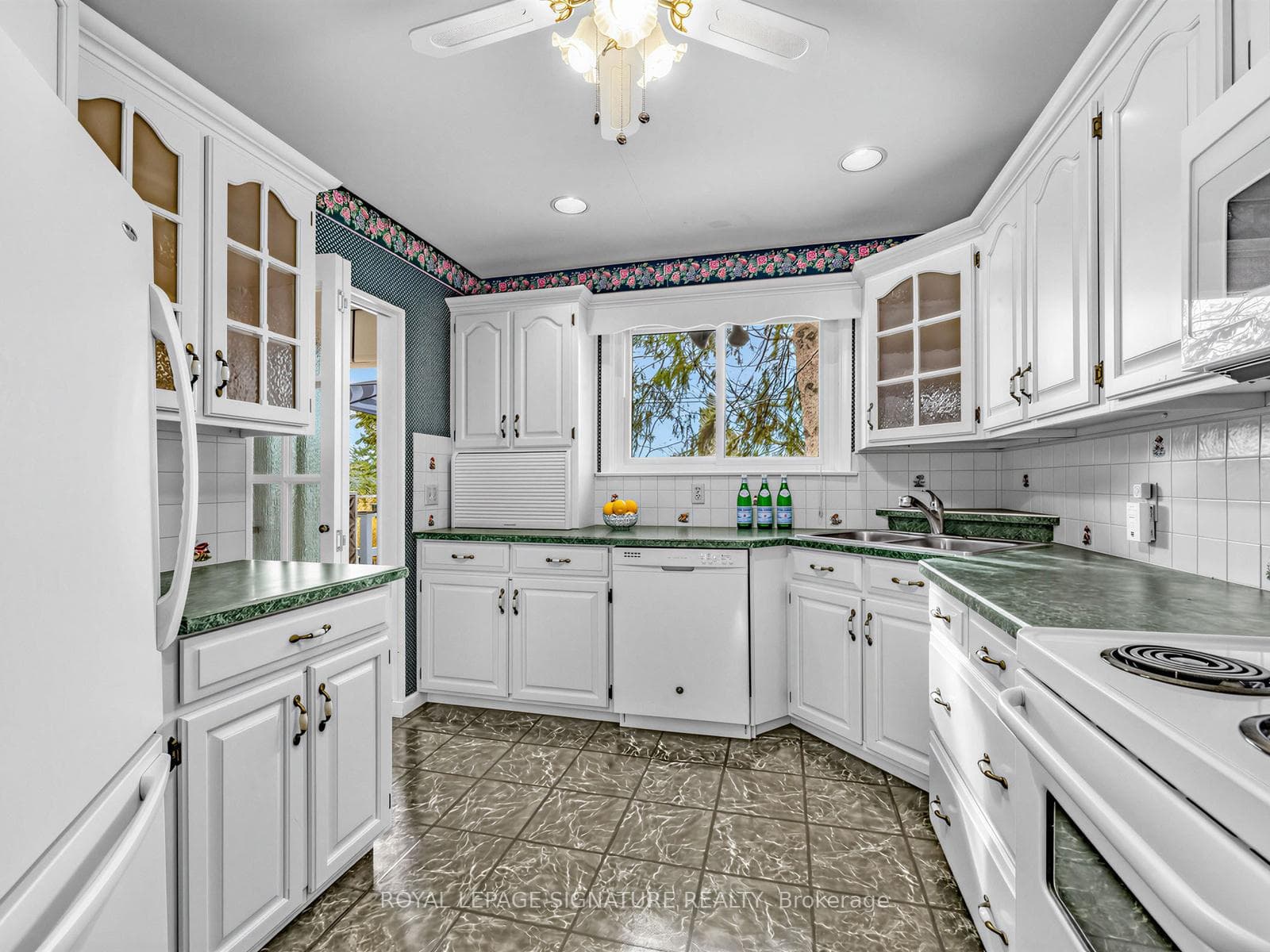 145 Drakefield Road photo 13