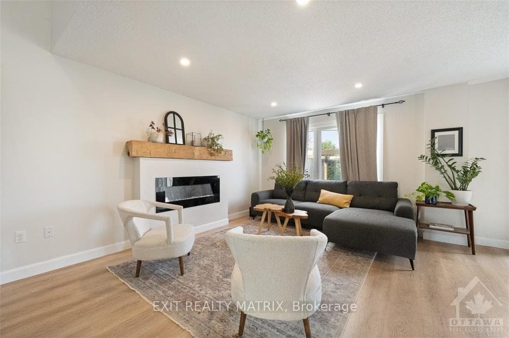 128 ABBEY Crescent photo 7