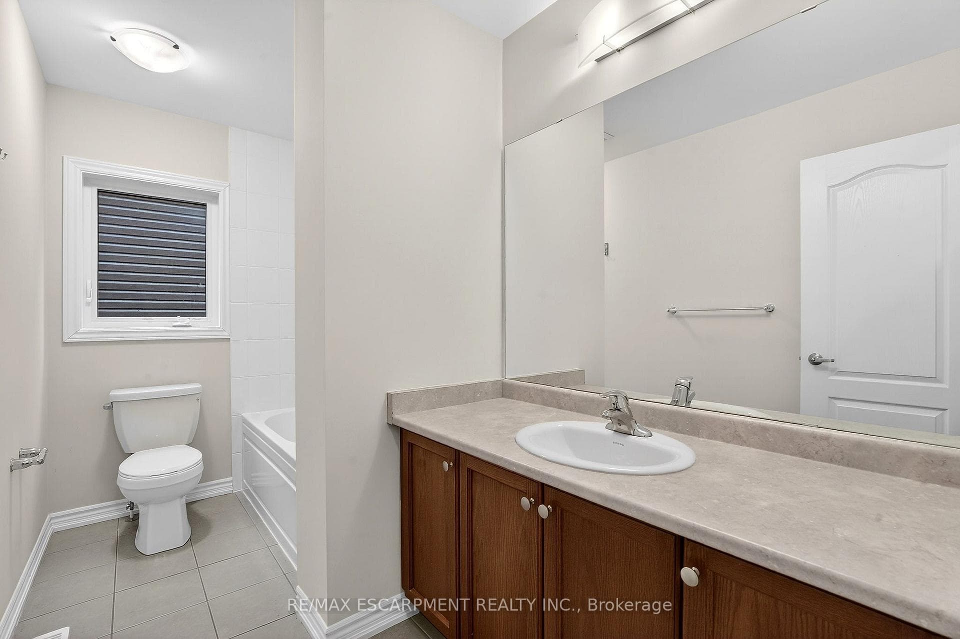 11 FRONTIER Drive photo 38
