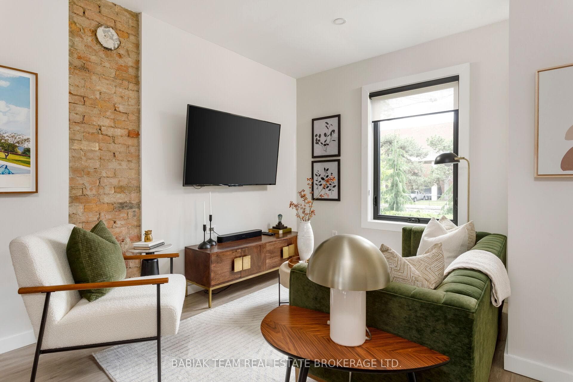 497 Keele Street photo 10