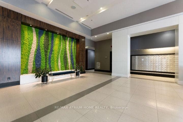 19 Grand Trunk Crescent Unit 1601 photo 18