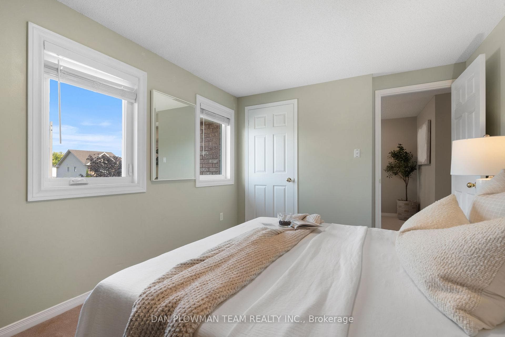 6 Clayton Crescent photo 21