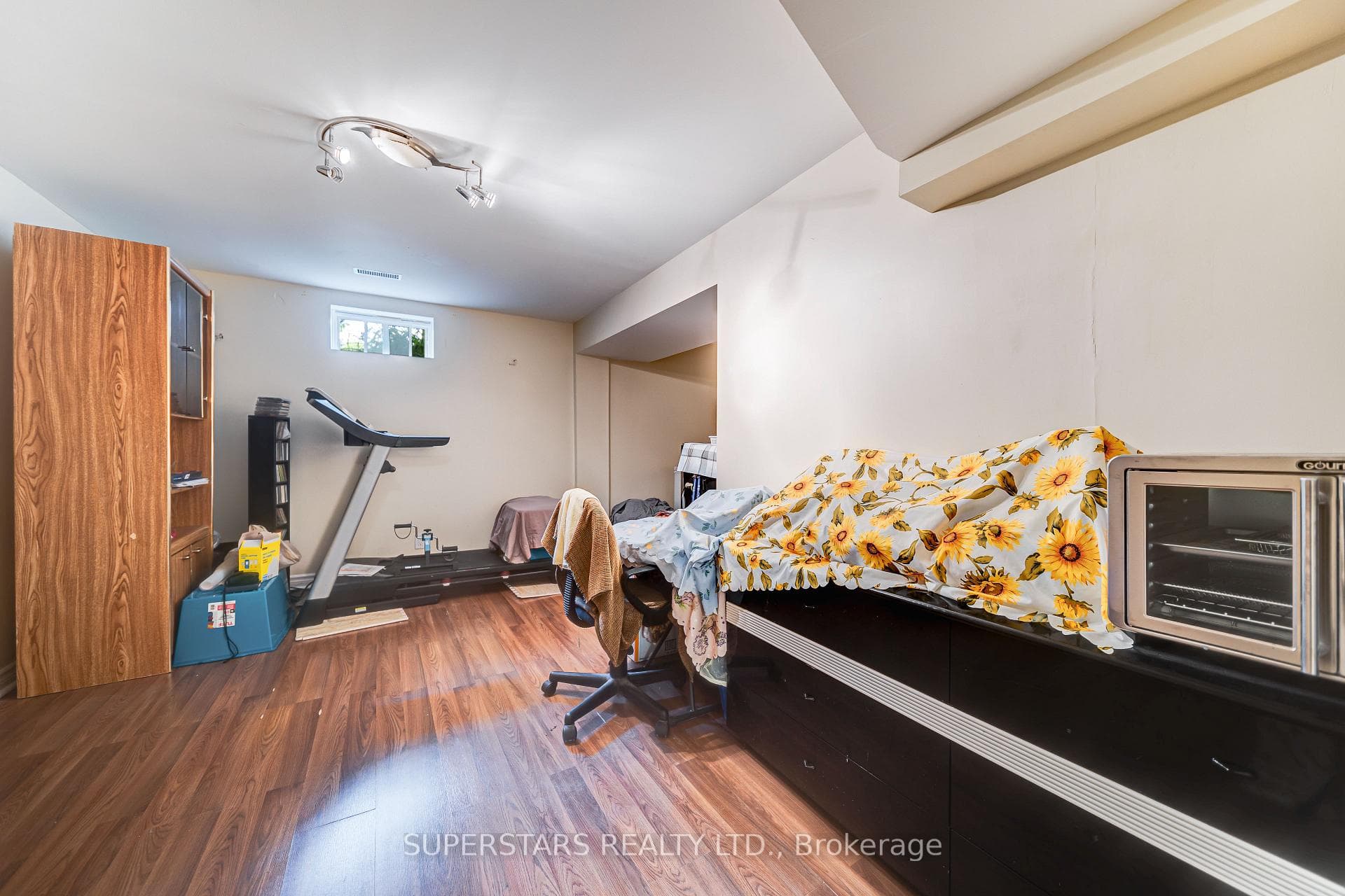 841 Clancey Crescent photo 18