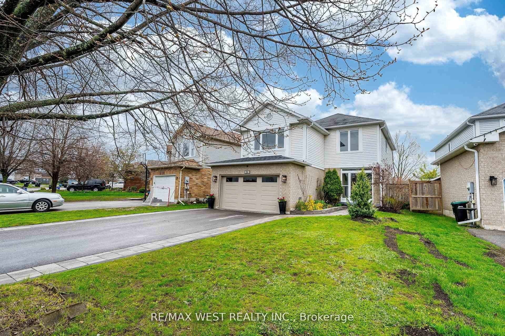 5 Moir Crescent photo 3