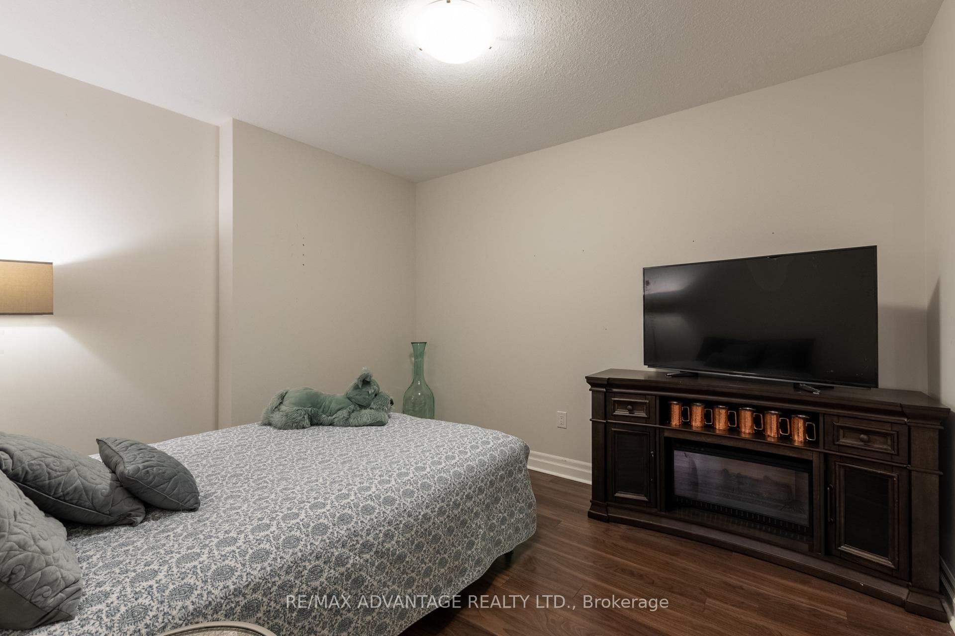 260 Villagewalk Boulevard Unit 603 photo 17