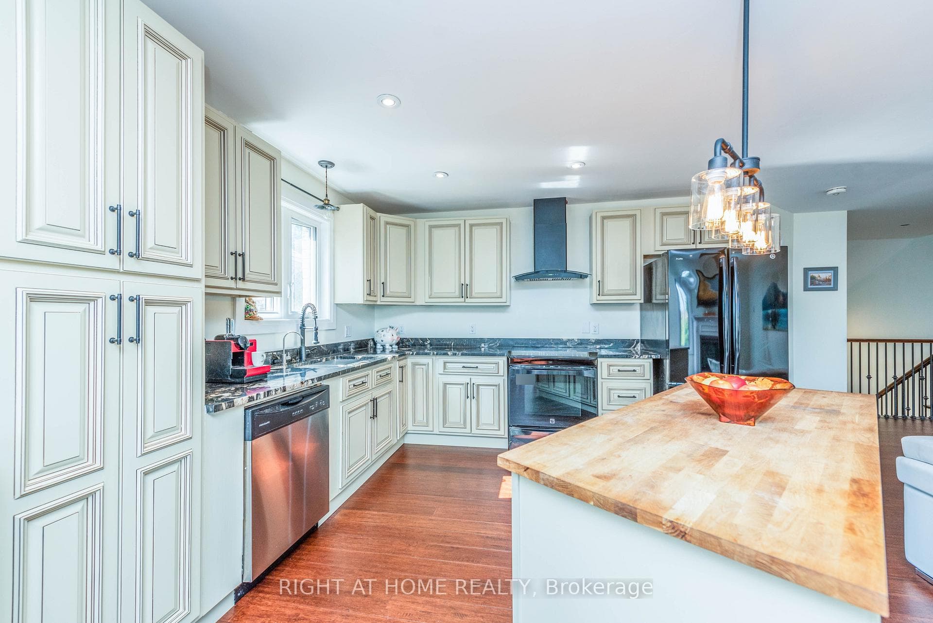 11 Ottaway Avenue photo 16