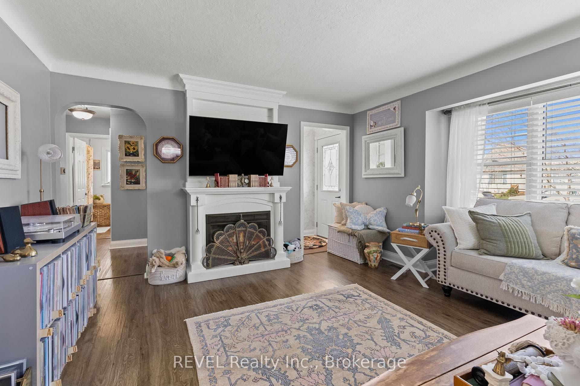 41 Rose Avenue photo 11