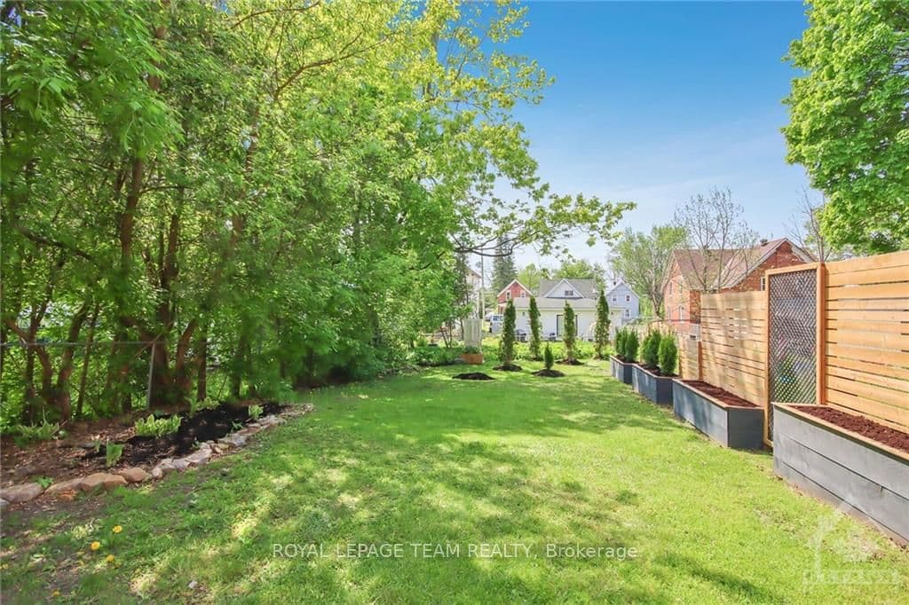 90 BROCKVILLE Street photo 28