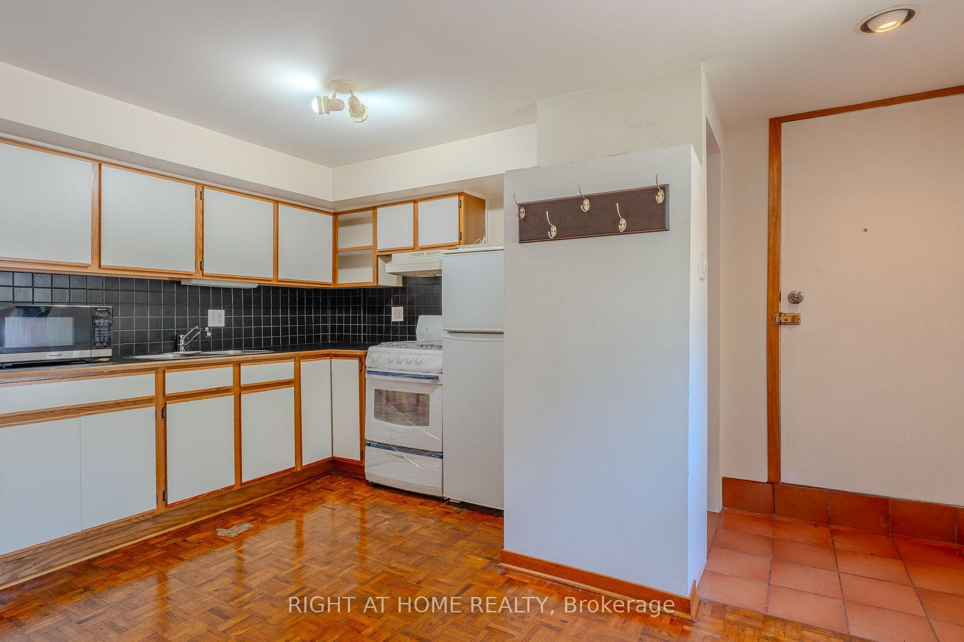 426 Seaton Drive photo 4