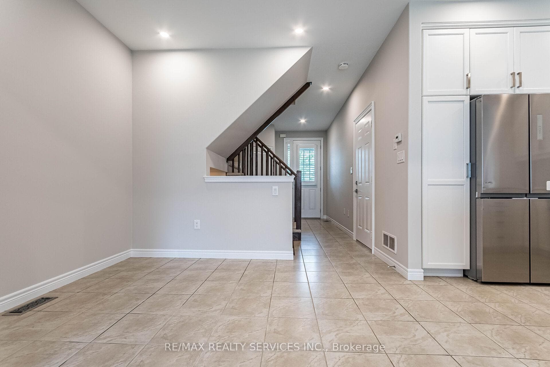 103 Sexton Crescent photo 6