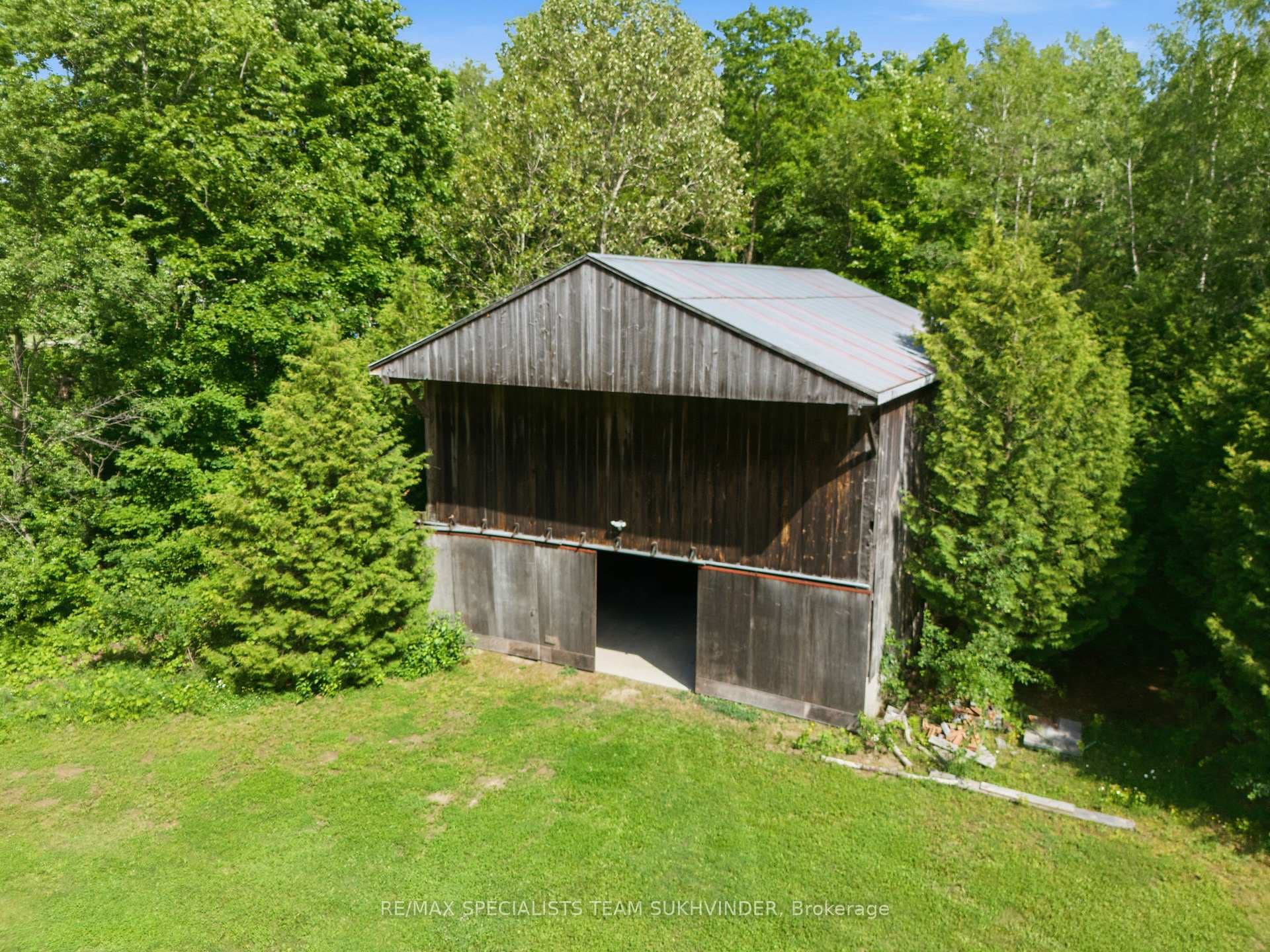 Dedicated Hangar With Hydro & Concrete Pad