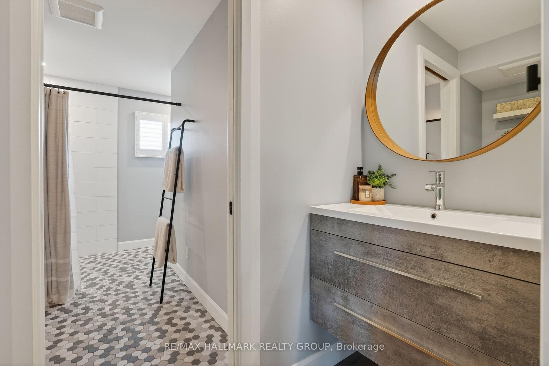 1583 MAXIME Street photo 15