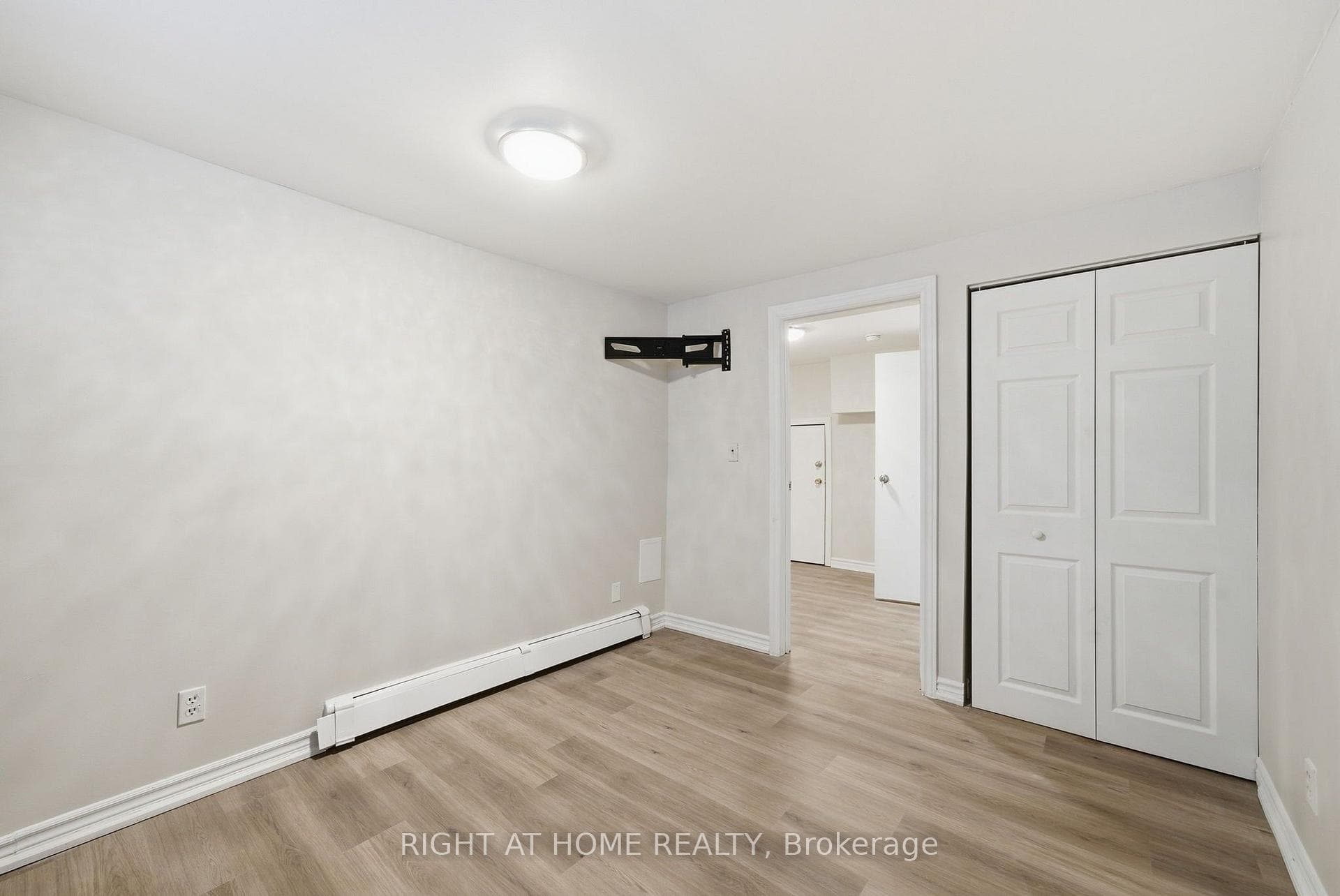 708 Carnegie Avenue photo 6