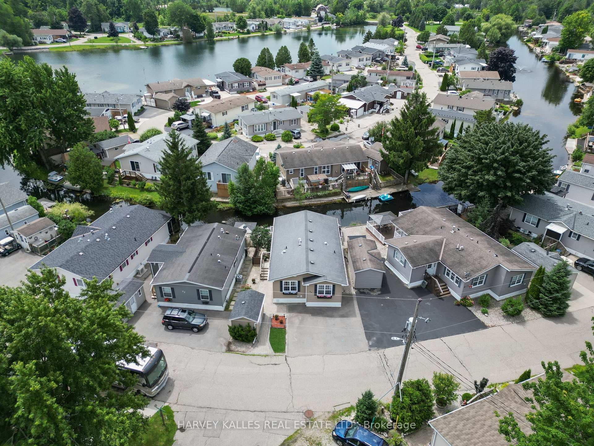 56 Jasper Heights photo 37