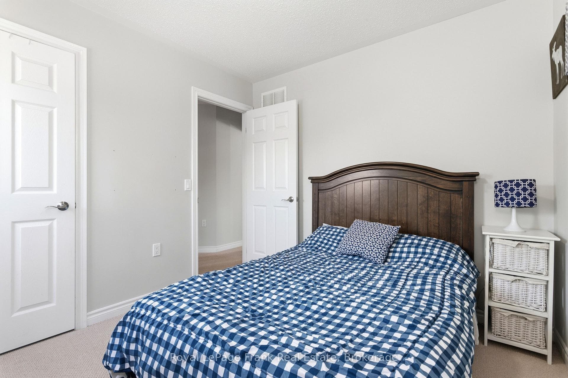 1340 Wadebridge Crescent photo 28