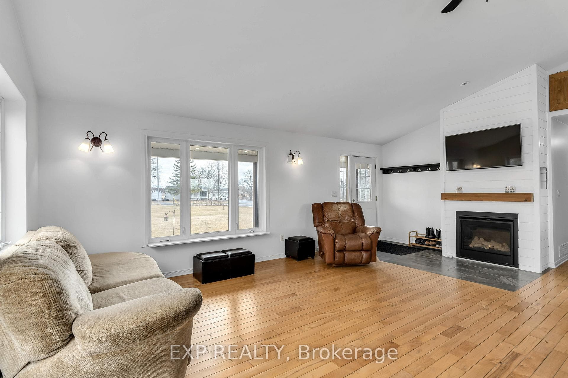 728 Chatterson Road photo 8