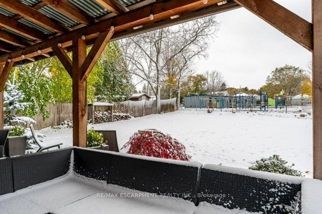 4274 William Street photo 30