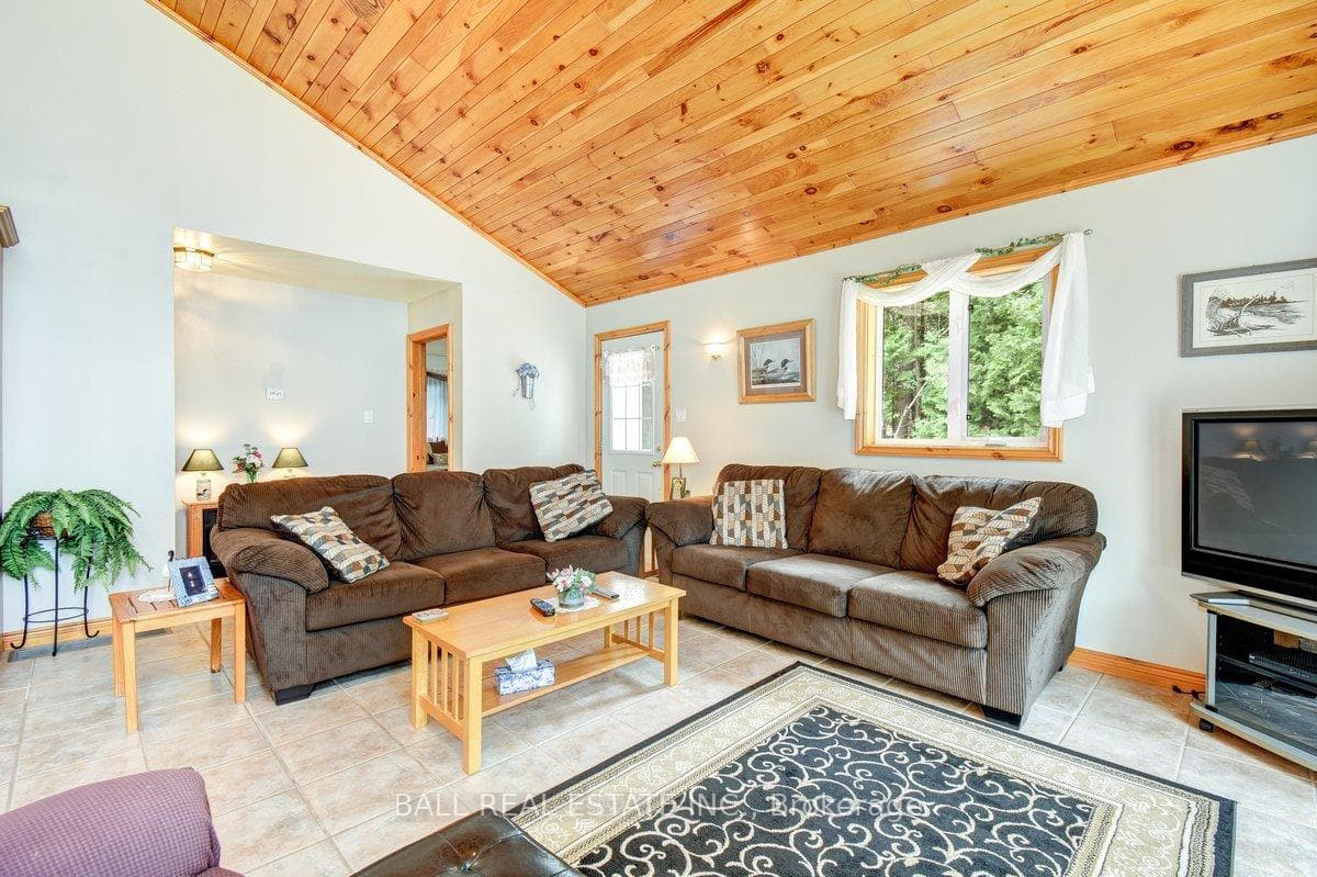 1586 North McKenzie Lake Road photo 25