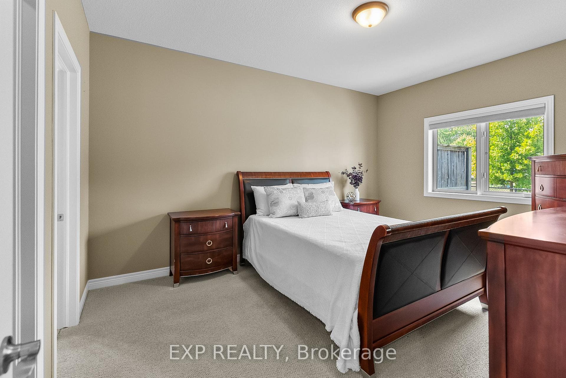5490 Prince Edward Avenue Unit 4 photo 18