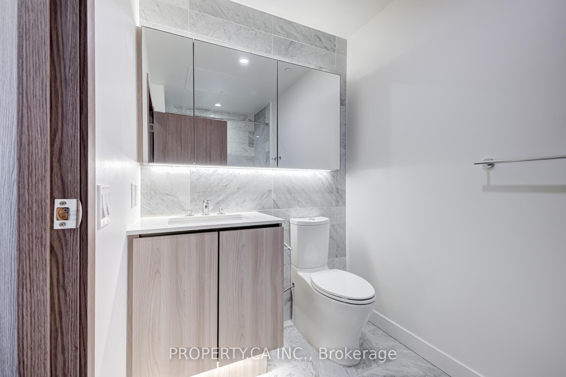 17 Bathurst Street Unit 3705 photo 8