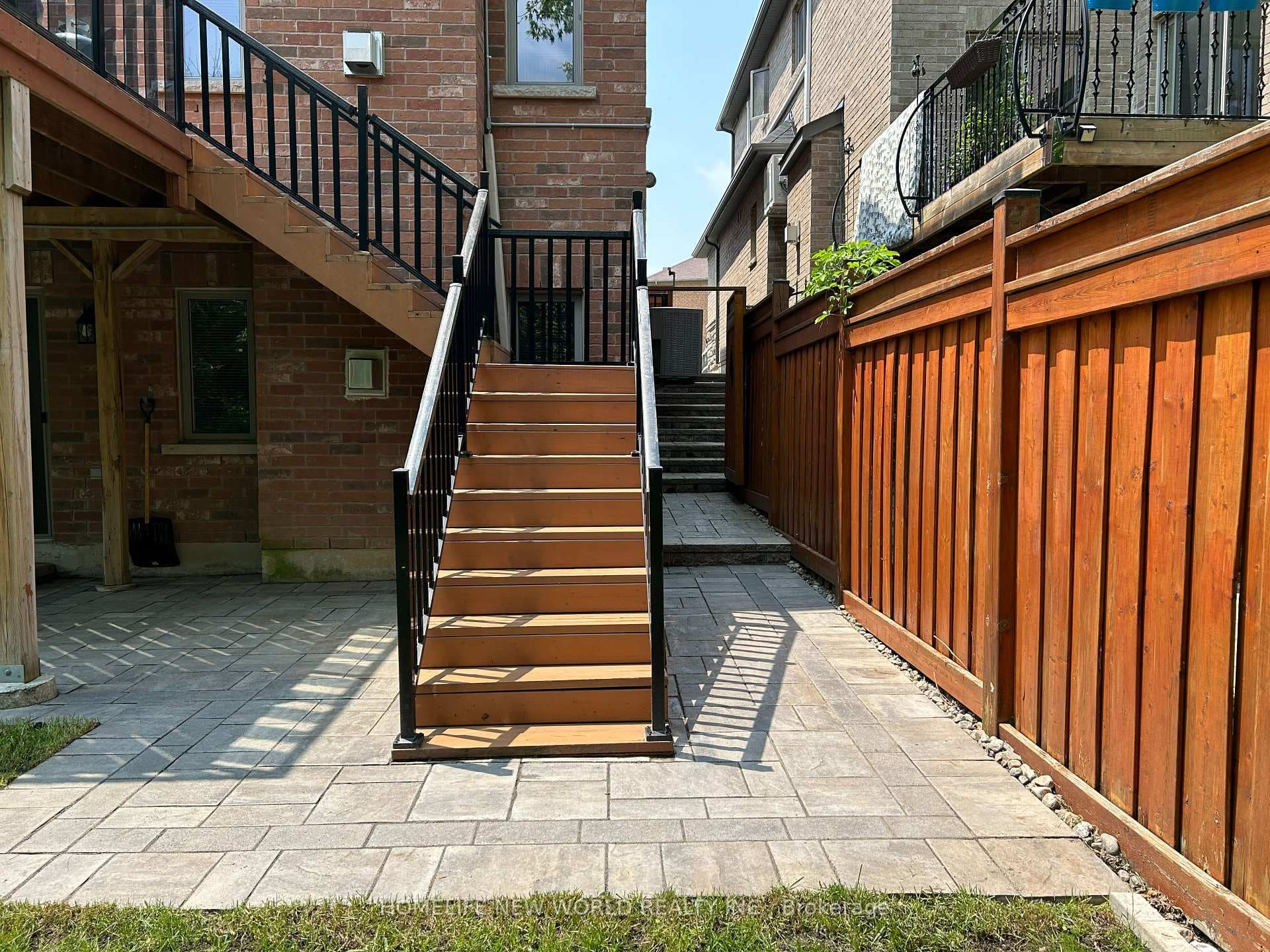 43 Mancini Crescent photo 6
