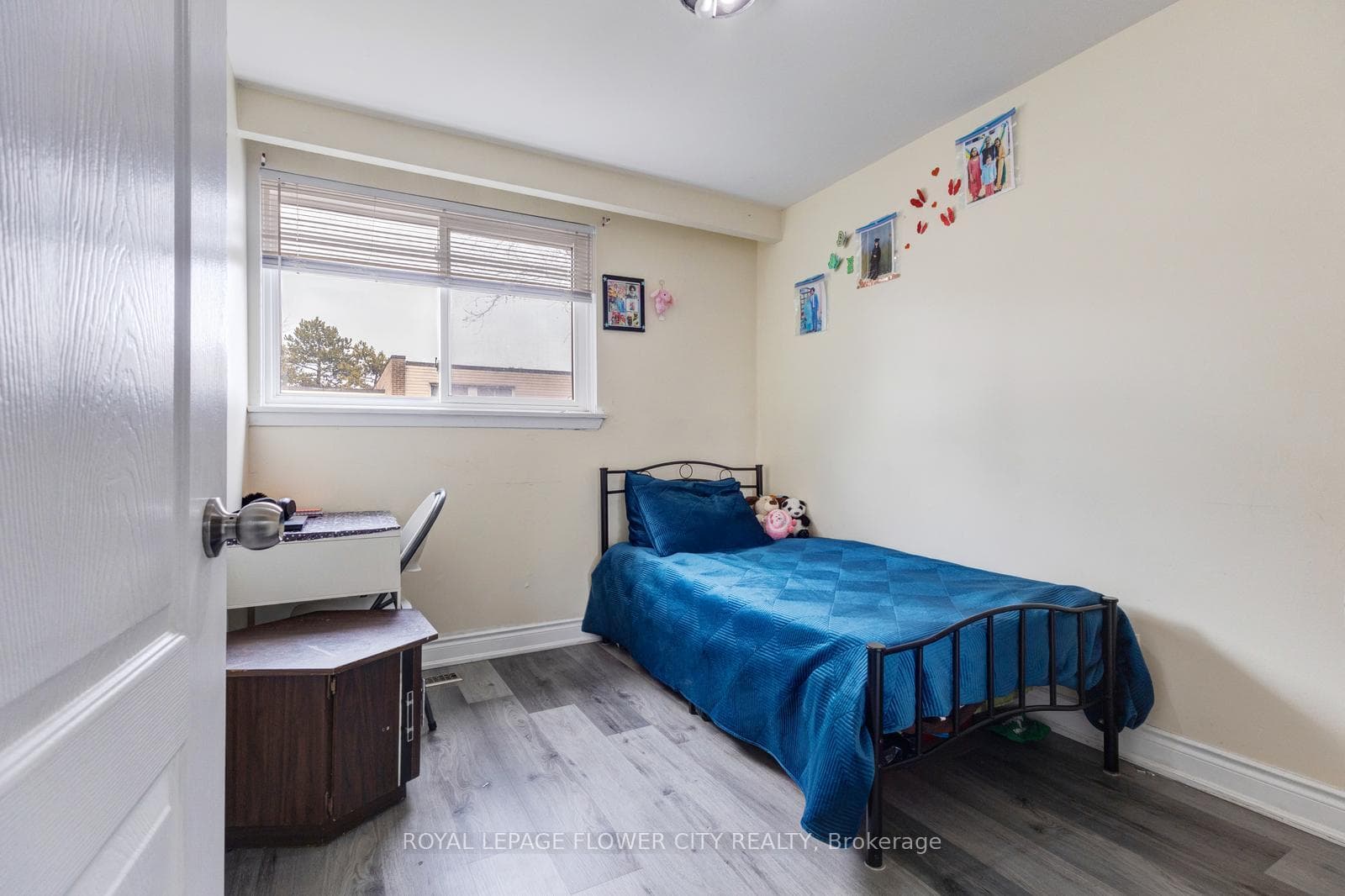 435 Silverstone Drive Unit 19 photo 30