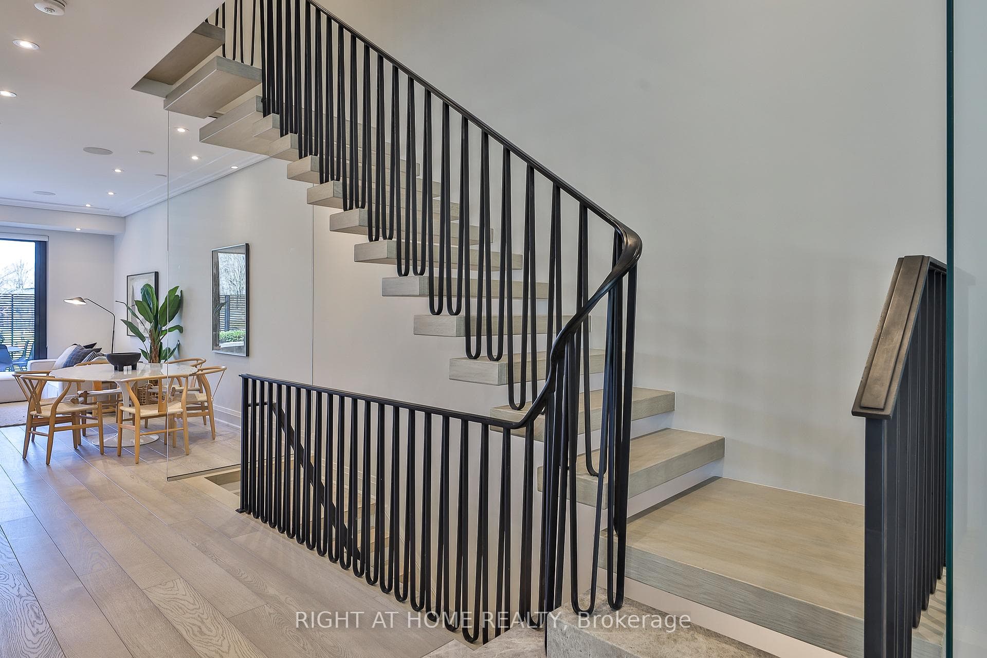 363 Avenue Road photo 15