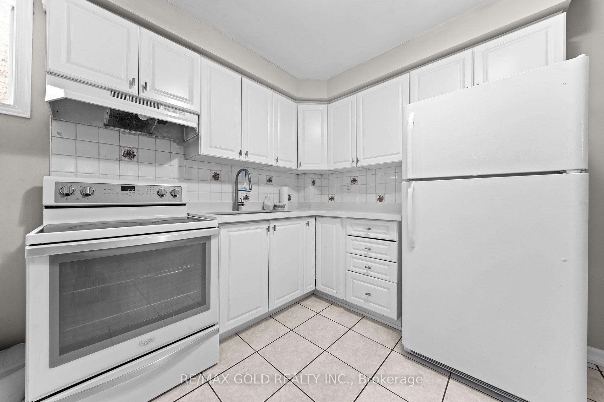 24 Fletchers Creek Boulevard photo 39