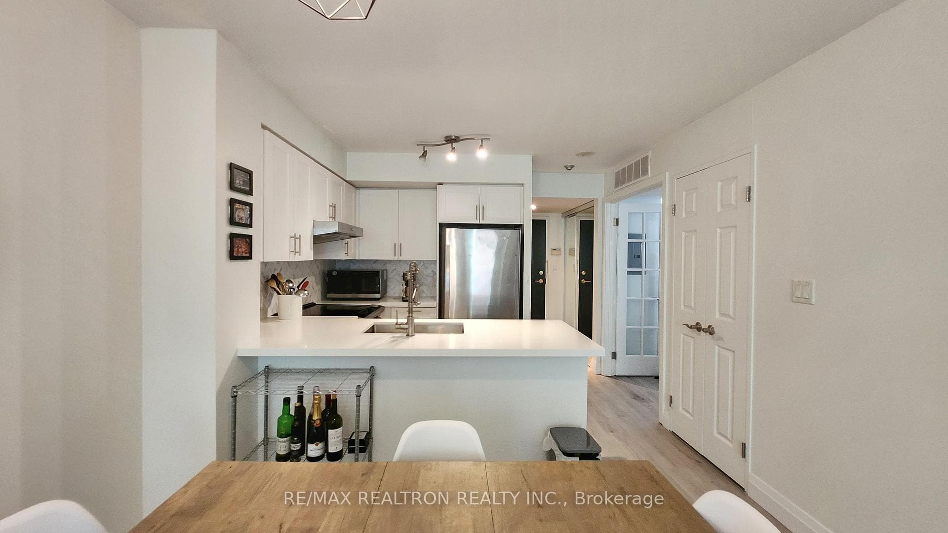 230 King Street Unit 511 photo 6