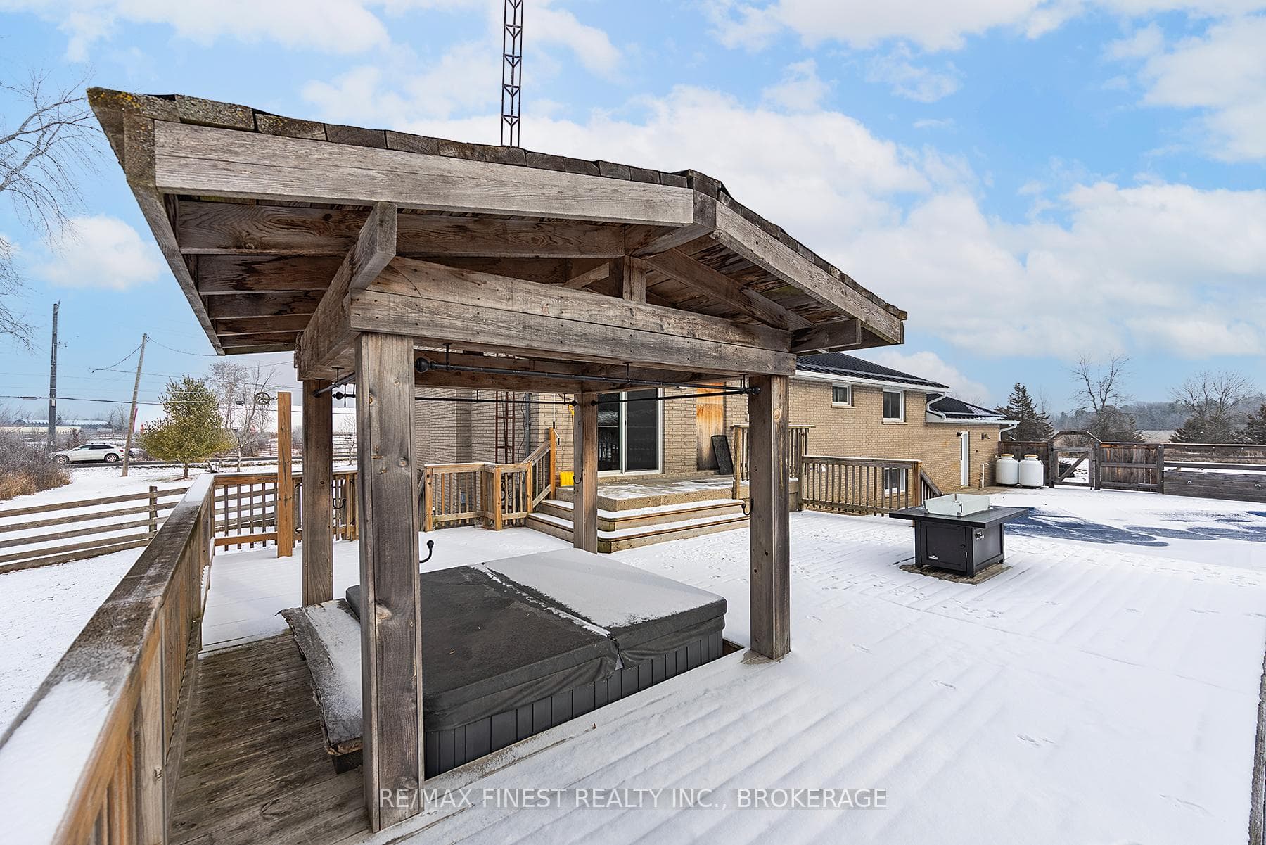 2060 Westbrook Road photo 15