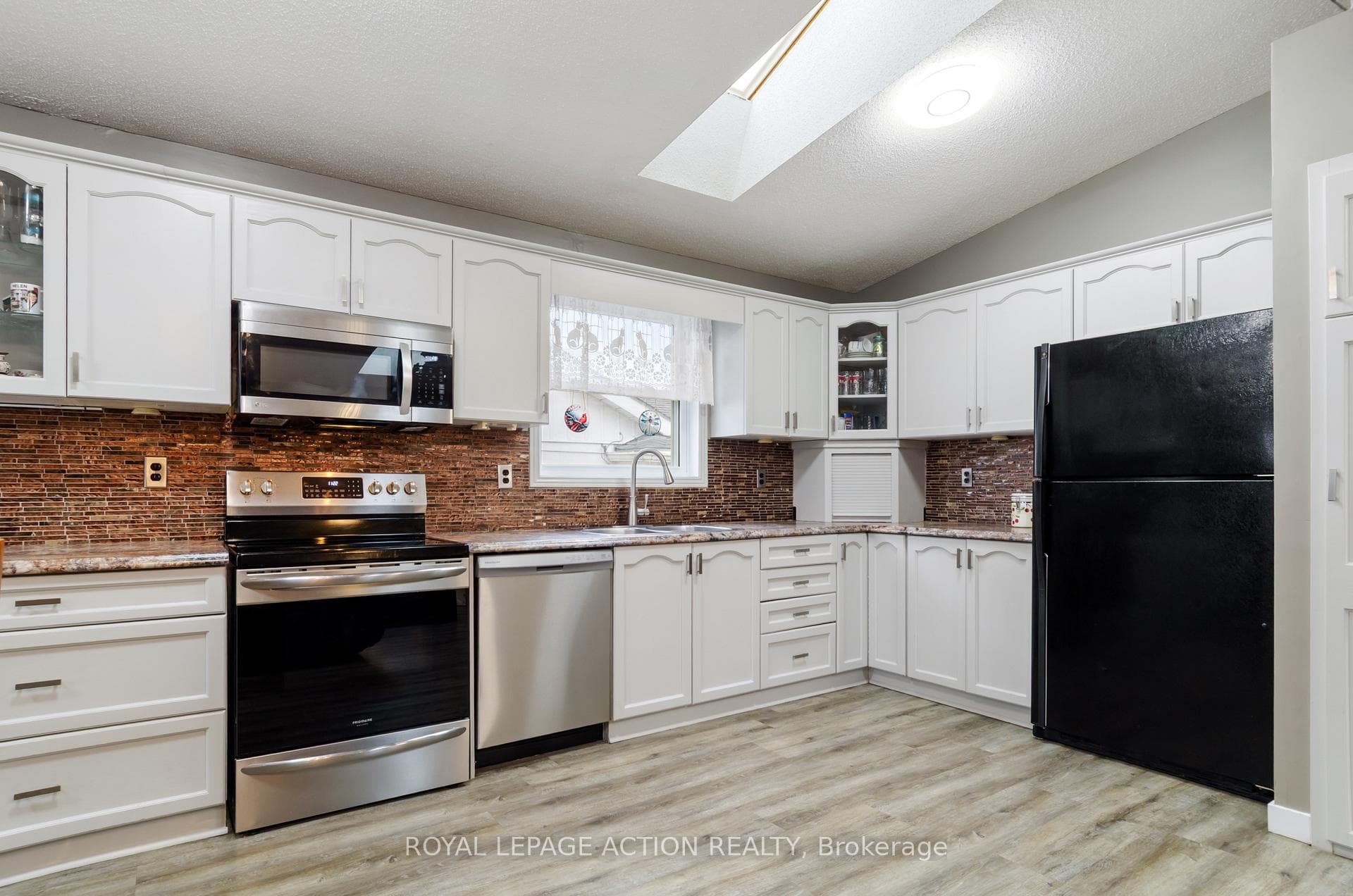 71 Barnes Avenue photo 4