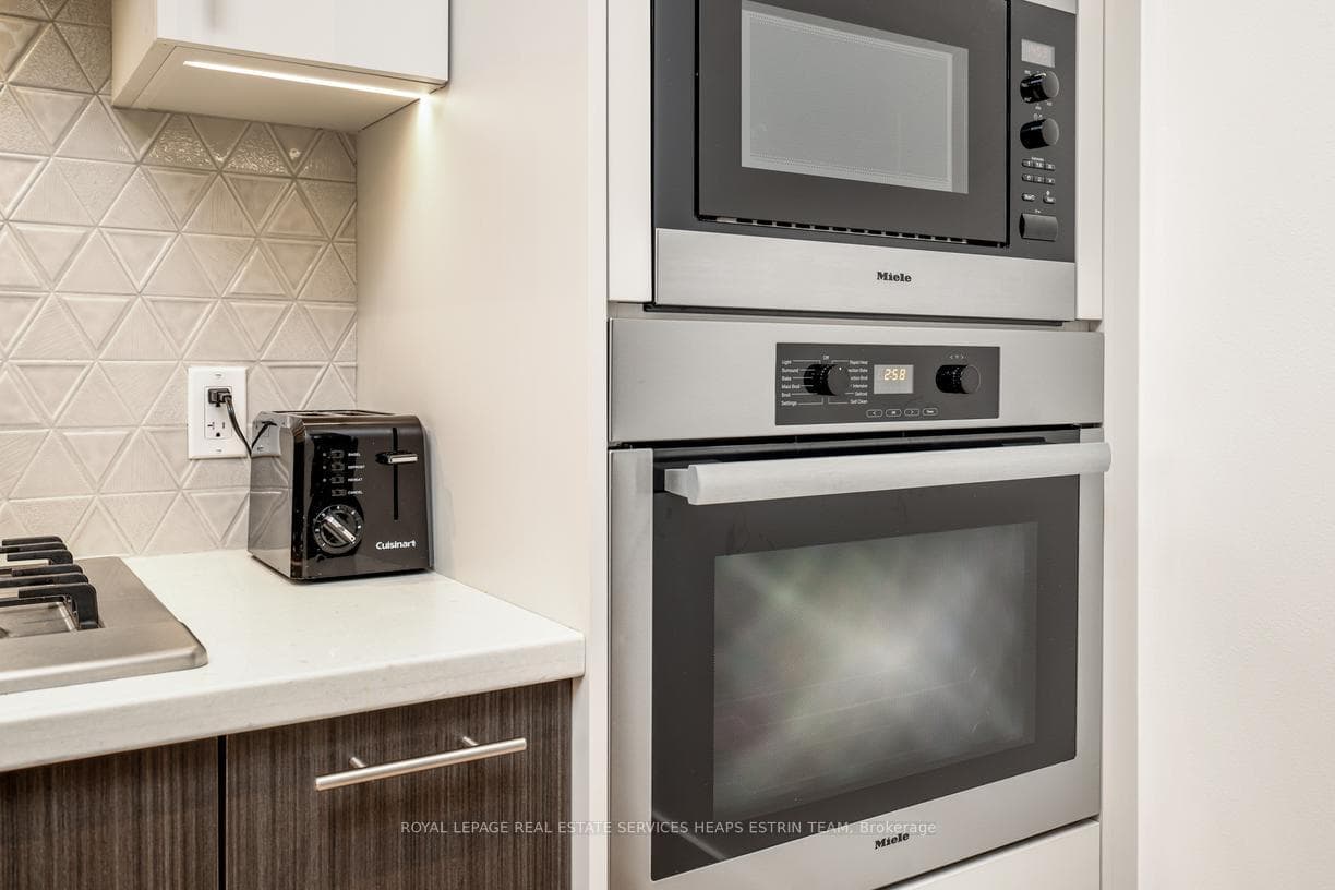 29 Queens Quay Unit 916 photo 8