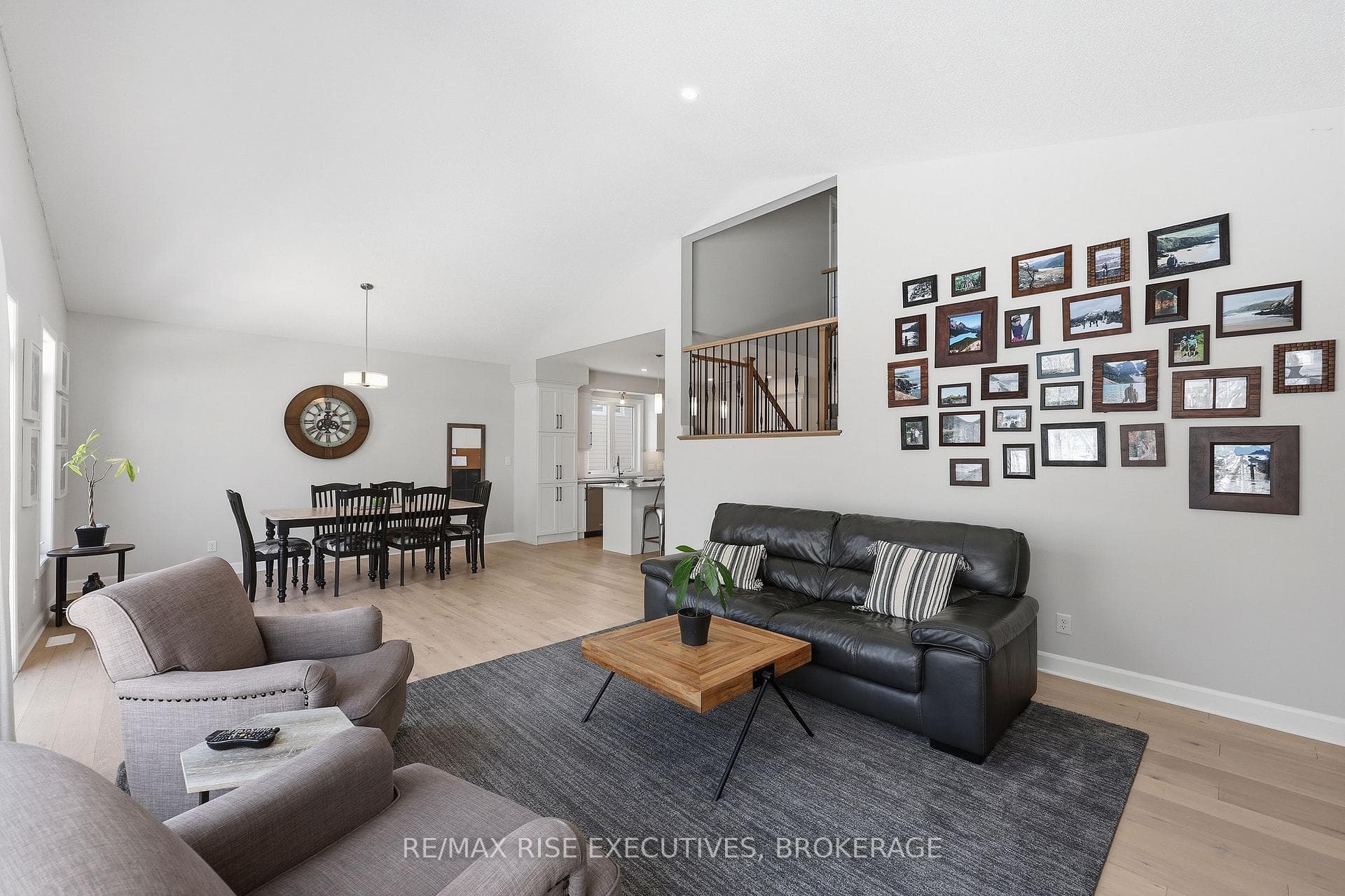 692 Halloway Drive photo 17