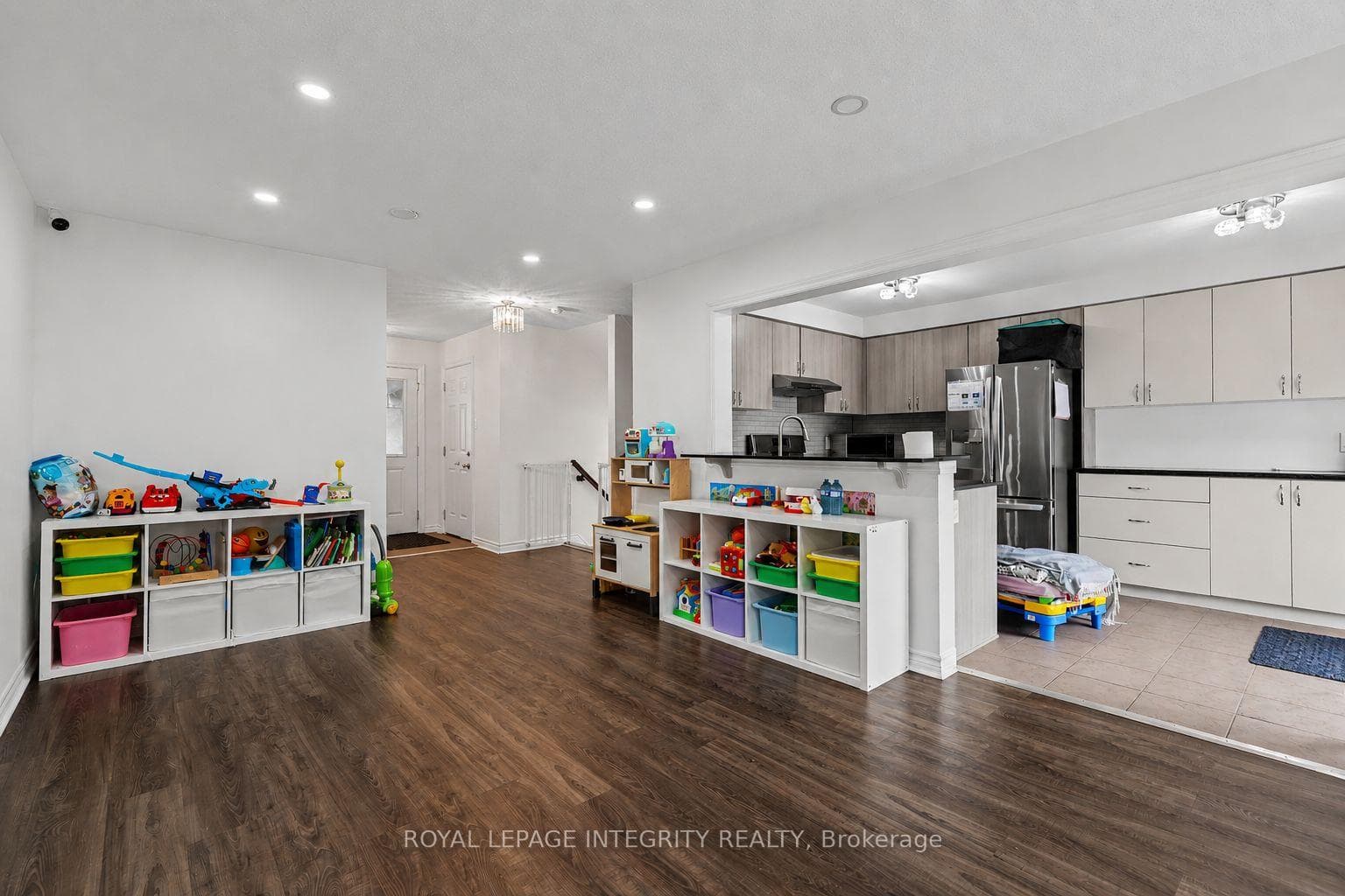 555 Foxlight Circle photo 7