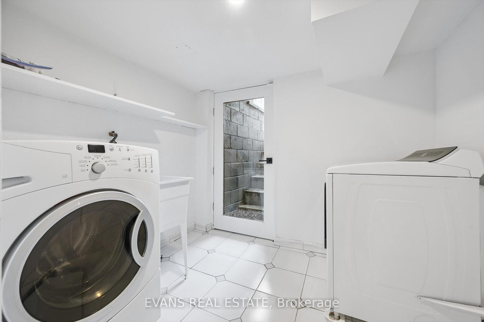 25 Uxbridge Ave Spacious Separate Laundry Area