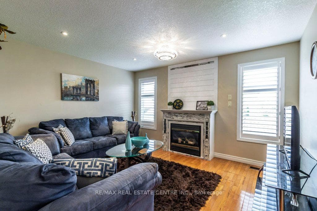 427 Lausanne Crescent photo 10
