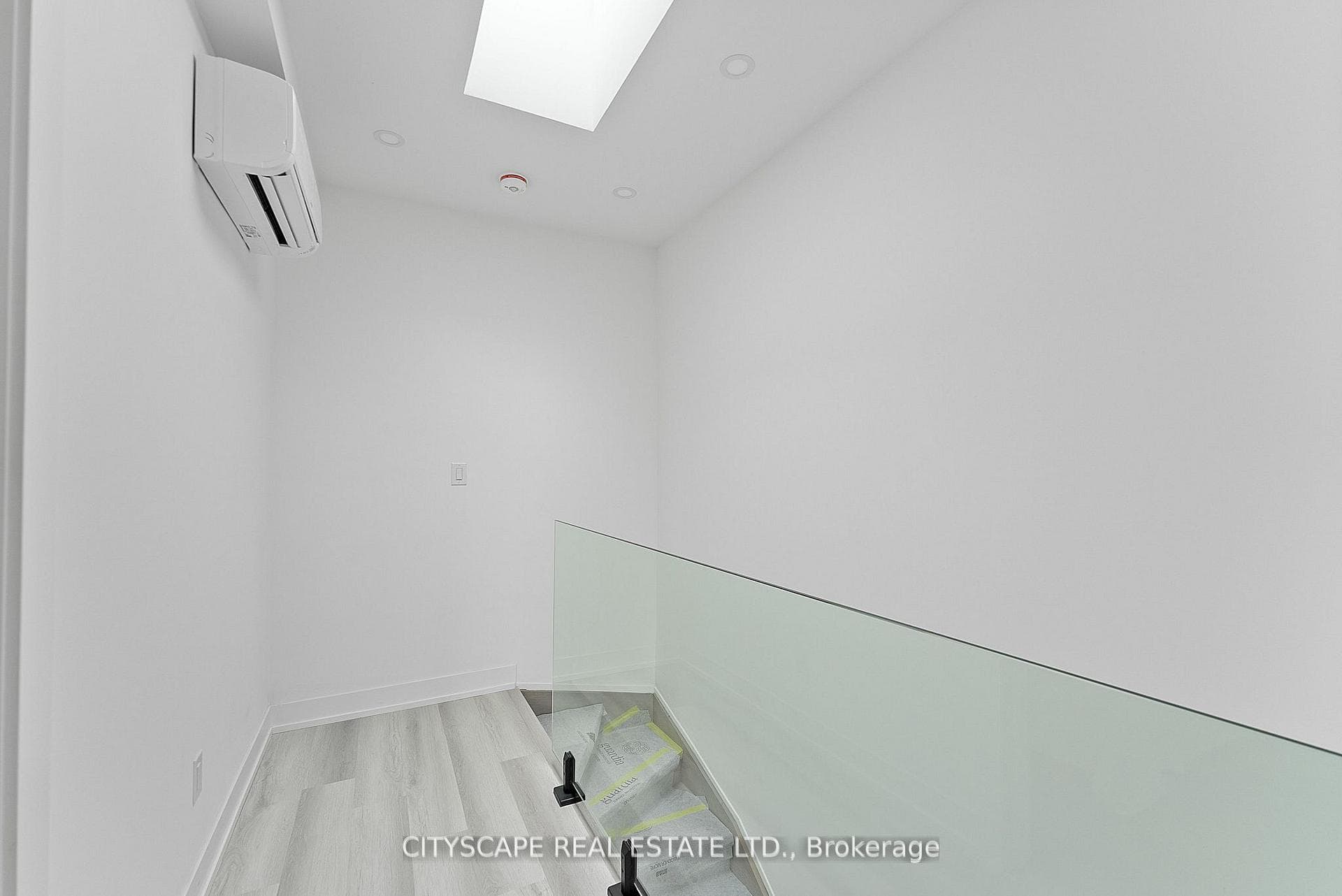 587 Oakwood Avenue Unit 3 (Upper) photo 19