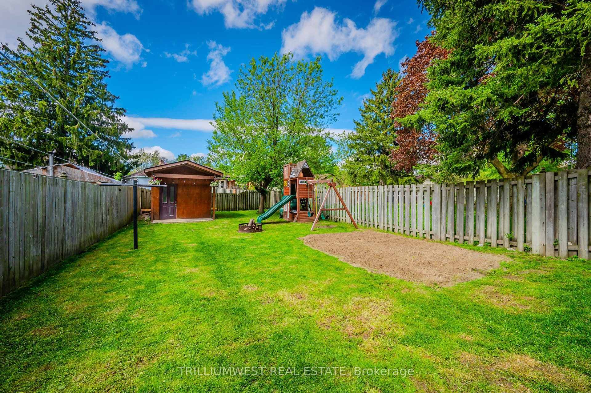 152 Donald Street photo 35