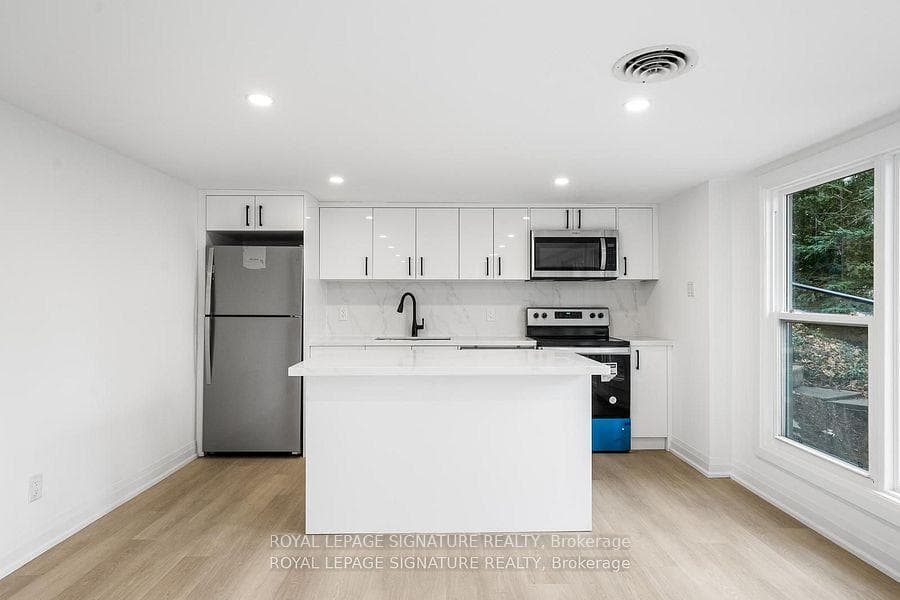 21 Donwoods Drive Unit Lower photo 4