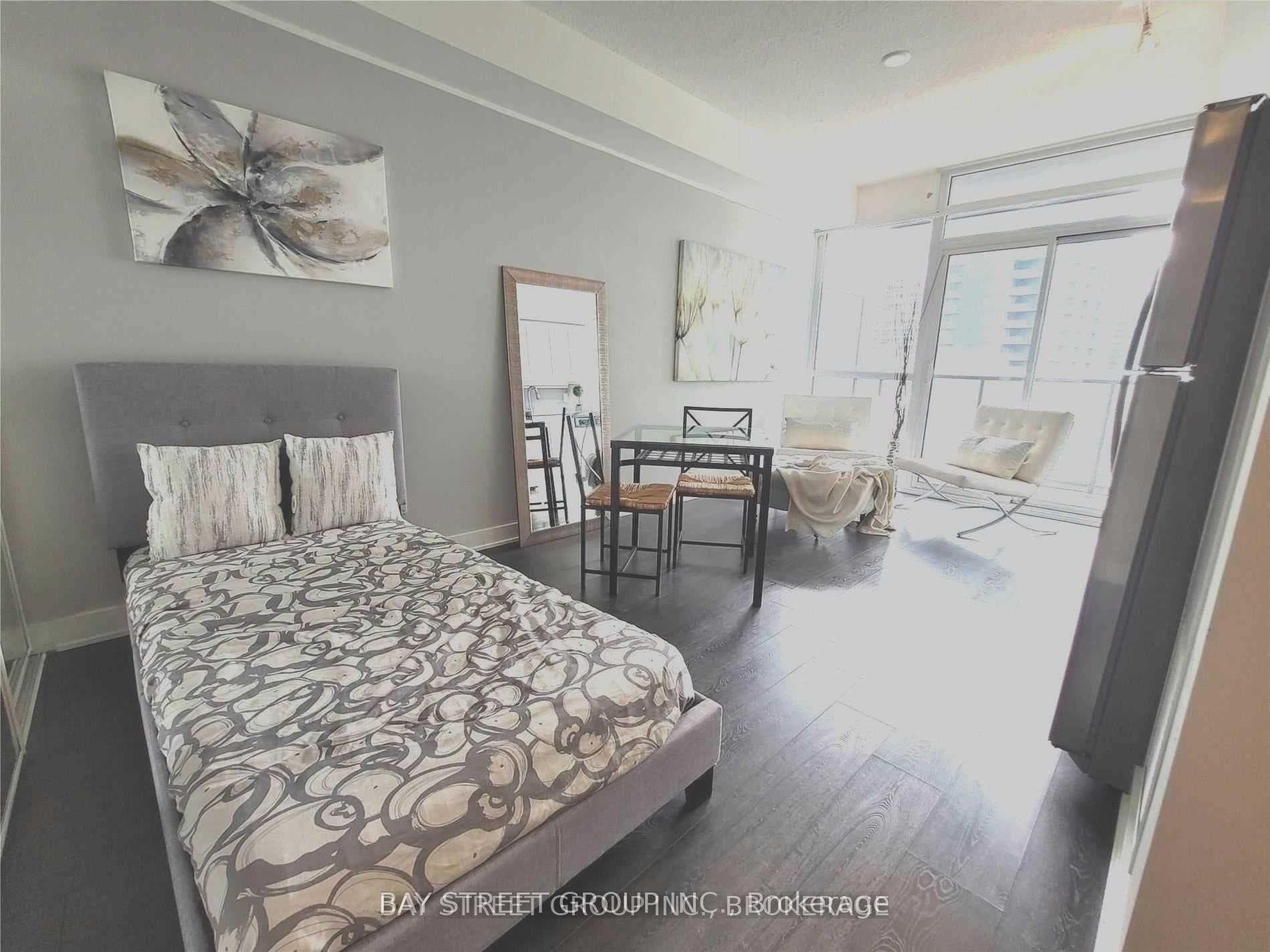 169 Fort York Boulevard Unit 612 photo 3