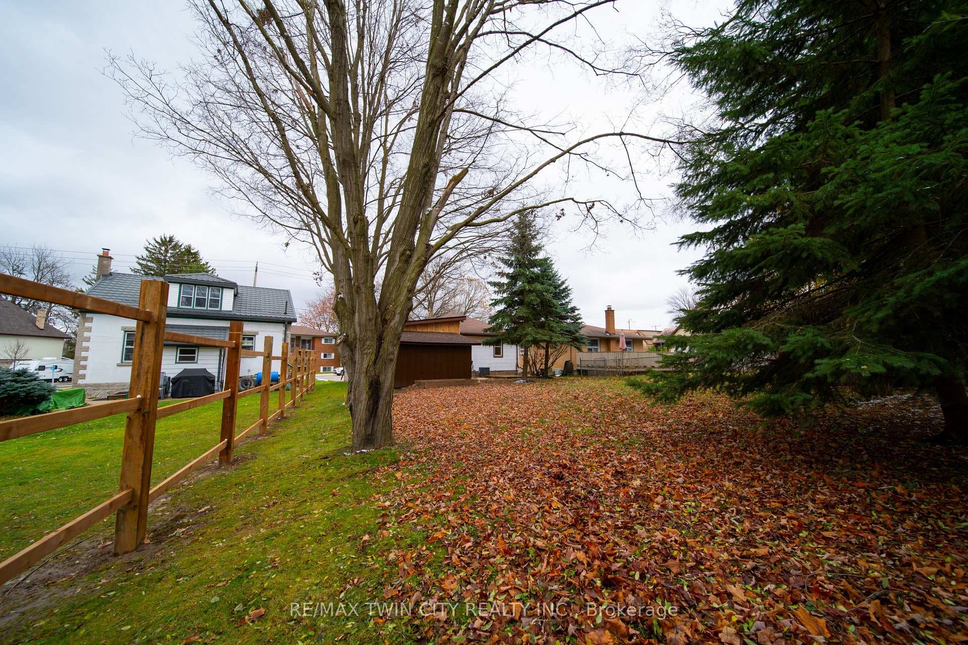 376 Peel Street photo 34