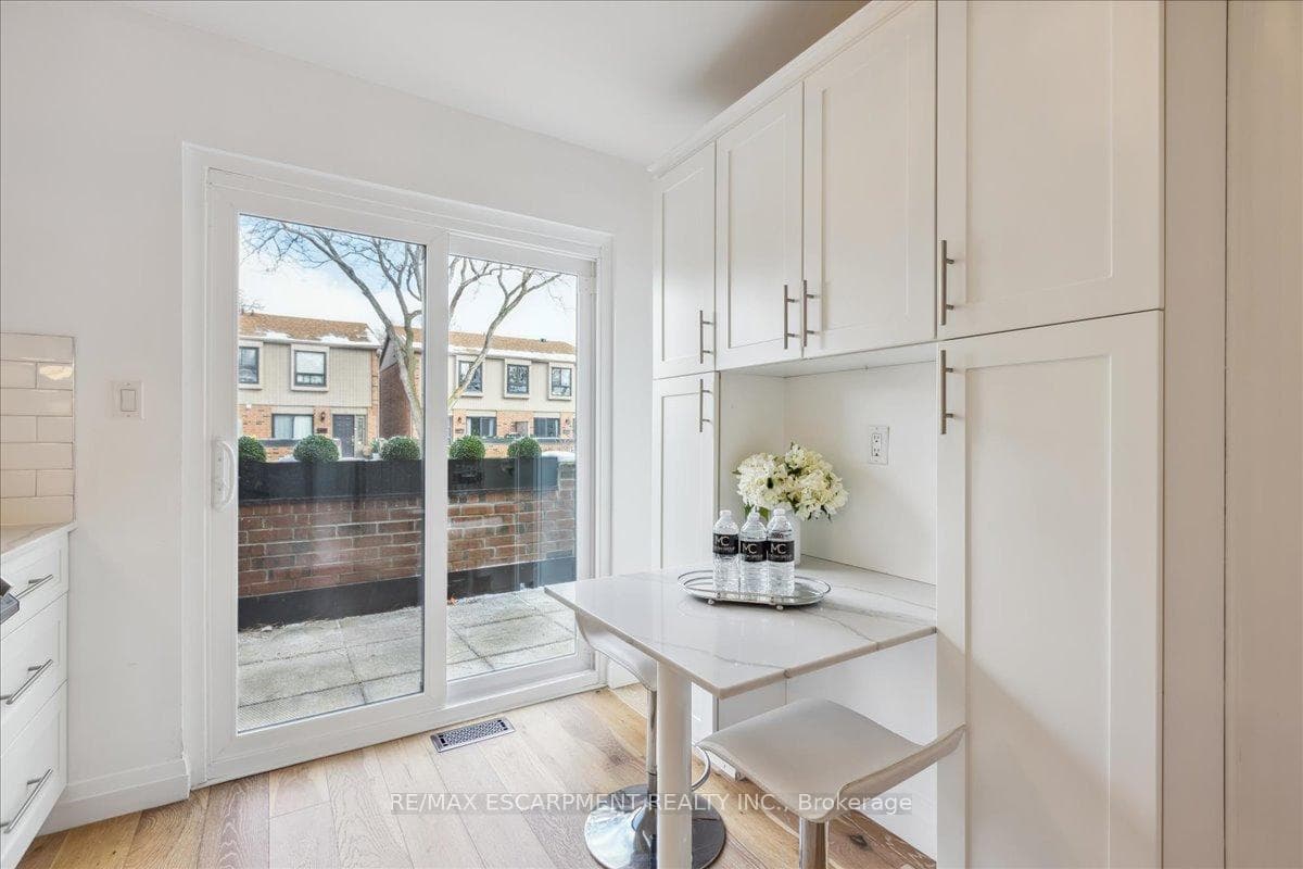 3122 Lakeshore Road Unit 2 photo 12