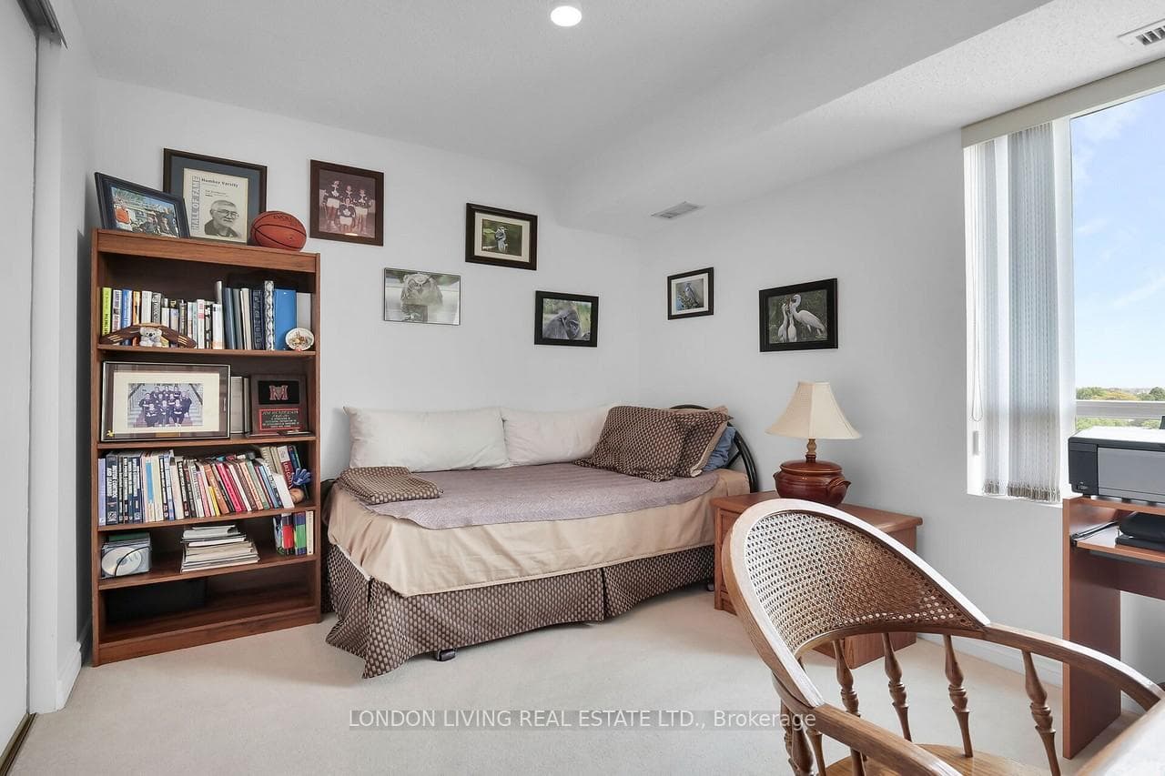 744 Wonderland Road Unit 805 photo 20