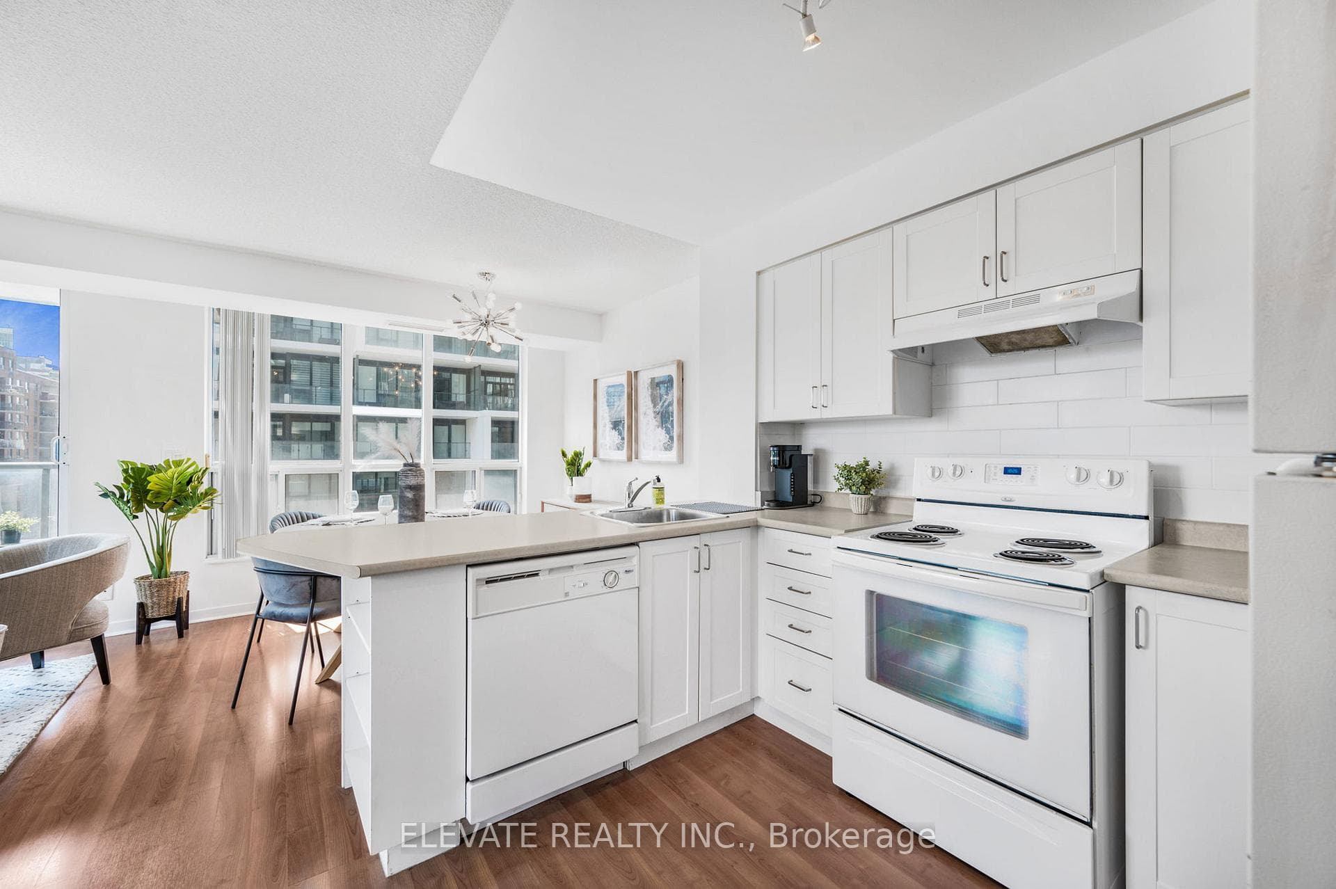 76 Shuter Street Unit 606 photo 3